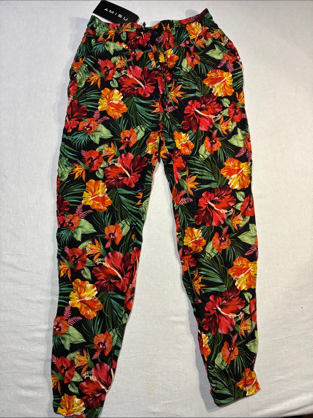 Amisu Black Tropical Floral Jogger Pants with Red & Yellow Flowers